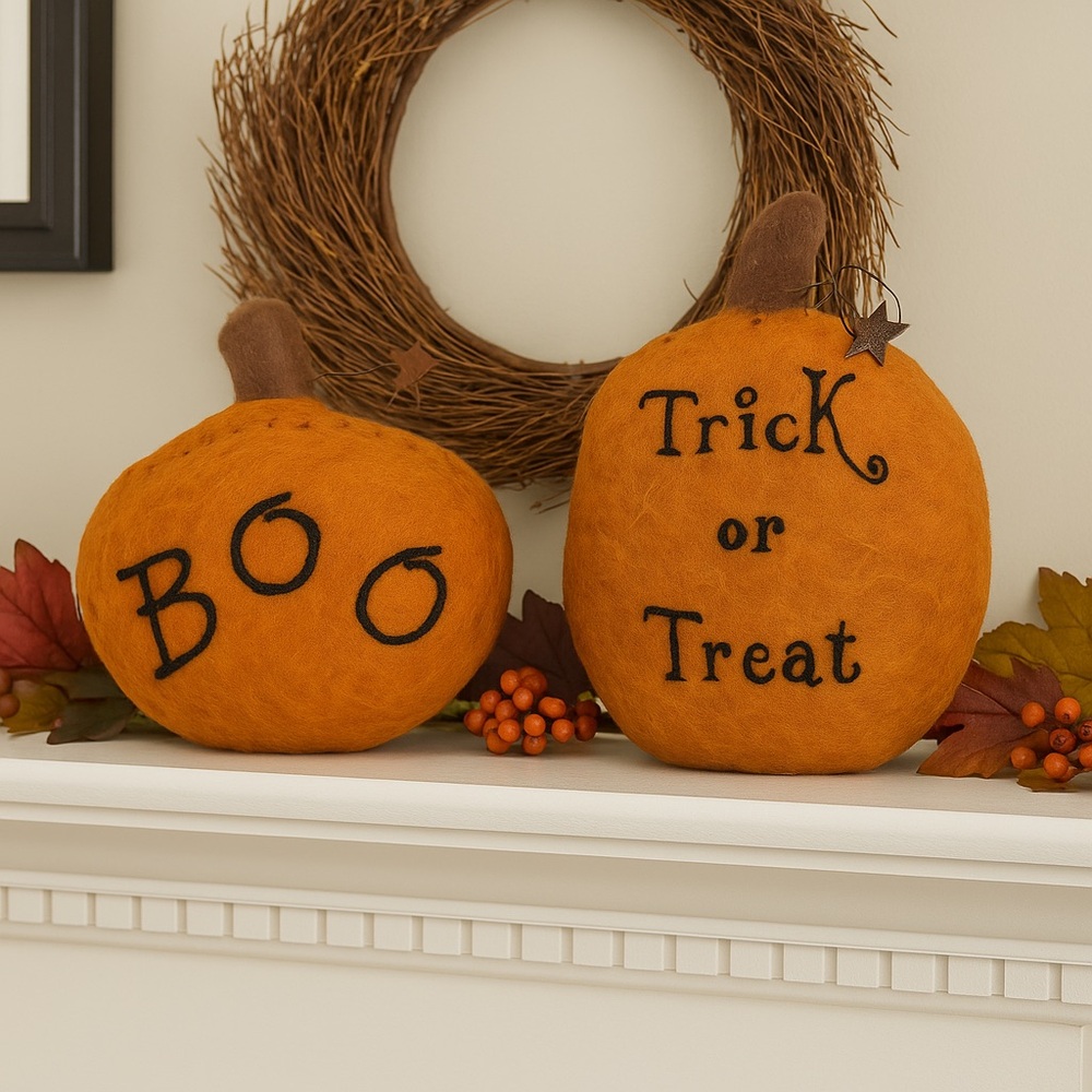 Honey & Me Primitive Halloween Fabric Pumpkins – “Boo” & “Trick or Treat”